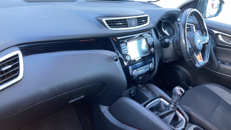 Nissan Qashqai 1.3 DiG-T Acenta Premium 5dr Petrol Hatchback